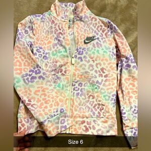 See second photo for untreated stain